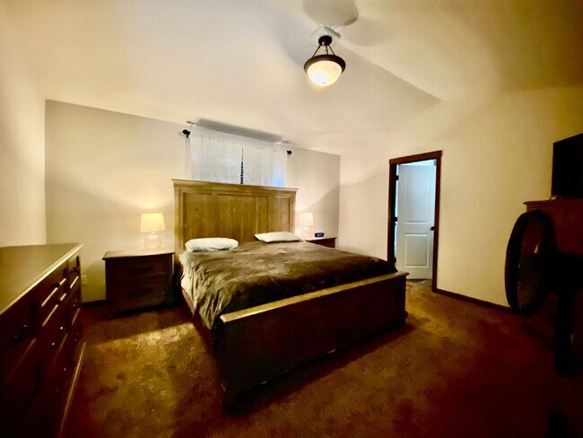 Foto del edificio - Immaculate home in the heart of Strawberry...