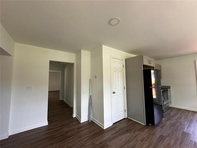 Foto del edificio - 3332 Fence Rd NE
