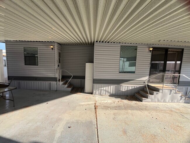 Foto del edificio - 303 N Lindsay Rd