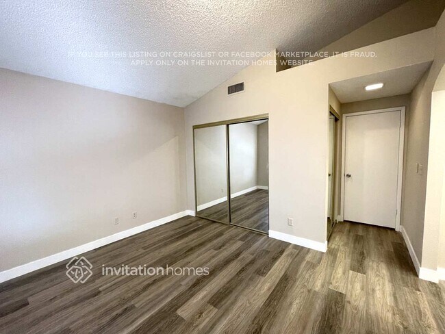 Foto del edificio - 3213 Shoreheight St