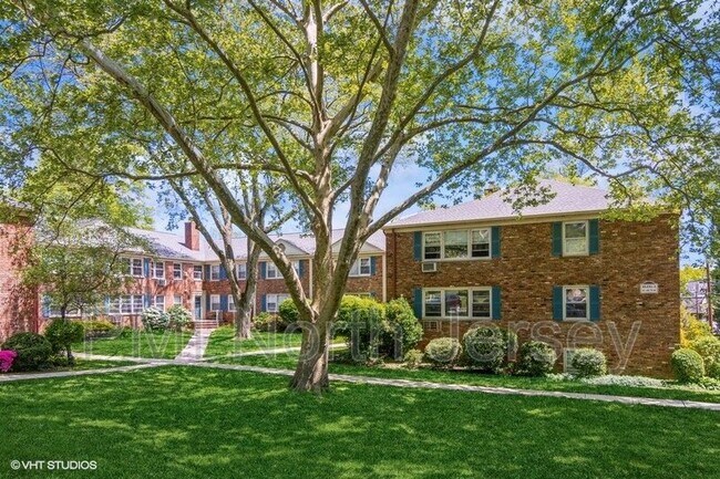 Foto del edificio - 24 Hutton Ave #48