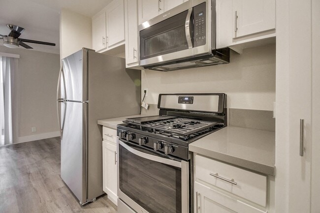 Building Photo - Fairway Villas Apartment Homes