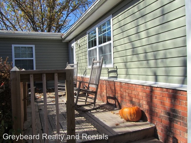 Building Photo - 408 Blue Ridge Rd