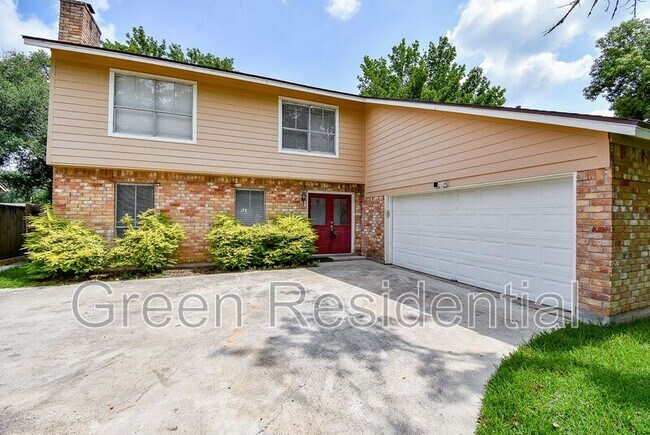 Building Photo - 2110 Hilton Head Dr