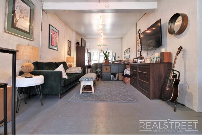 Foto del edificio - Spacious Studio LOFT in Williamsburg!