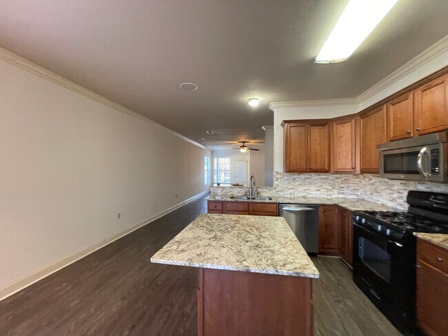 Foto del edificio - Spacious 3 Bedroom Condo in a Gated Community
