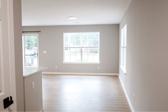 Foto del edificio - 215 Dillard Mill Dr