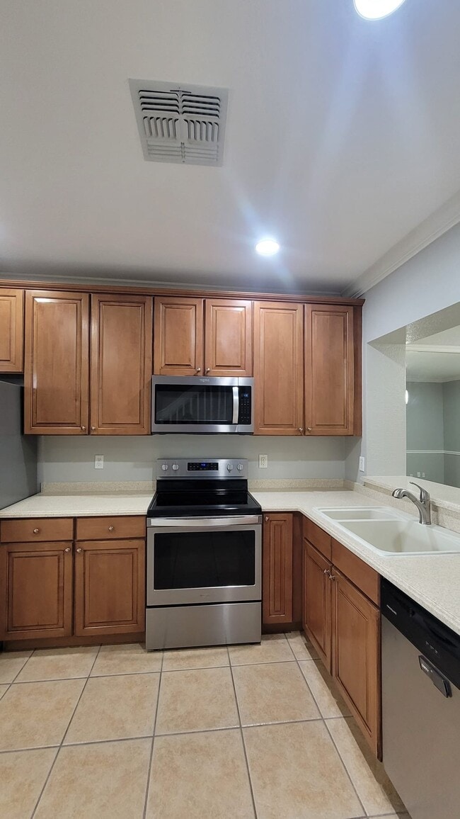 Foto del edificio - 10077 Lone Cypress St