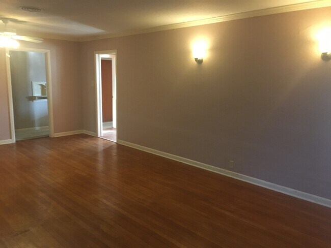 Foto del edificio - 130 Rolling Green Dr