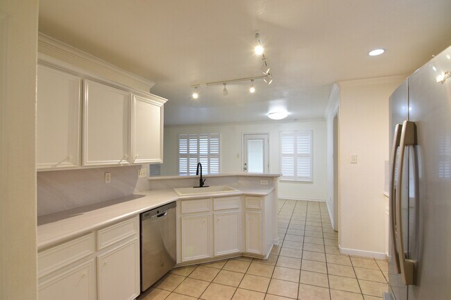 Foto del edificio - 104 Cedar Ridge Dr