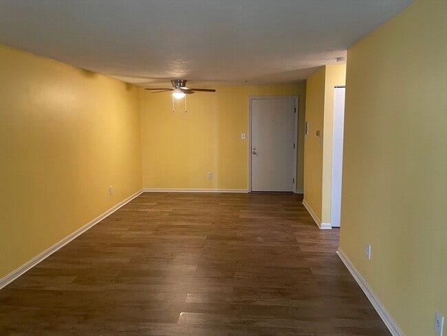 Building Photo - 12 Kenmar Dr