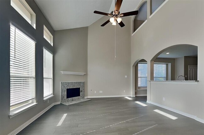 Foto del edificio - 8000 N Tarrytown Crossing Dr