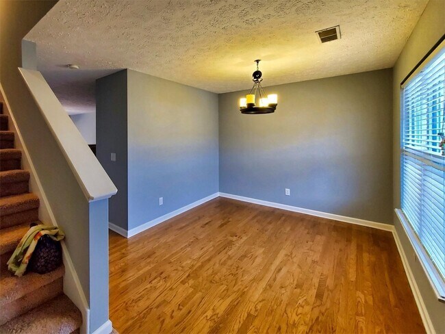 Building Photo - 112 Shadow Glen Dr