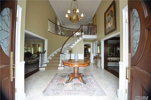 Building Photo - 16 Quaker Ridge Dr