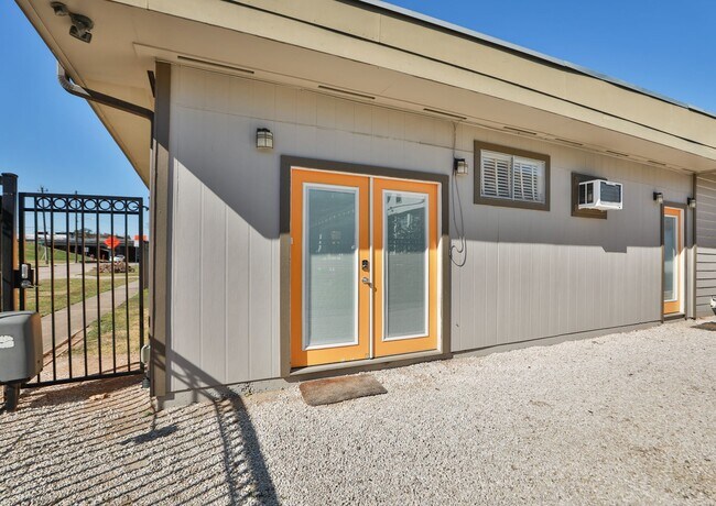 Foto del edificio - 2215 Cleburne St