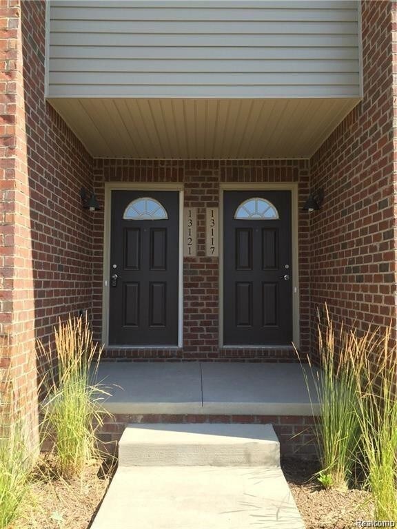 Building Photo - 13121 Woodridge Cir