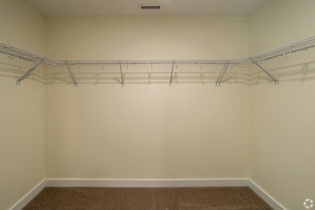 Foto del edificio - RENT SPECIAL! FIRST MONTHS RENT FREE & $750 SECURITY DEPOSIT! SECURE THIS DEAL NOW!