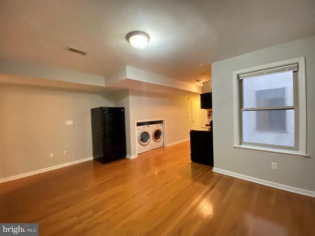 Foto del edificio - 1811 Cecil B. Moore Ave