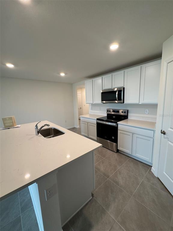 Building Photo - 8878 SW 48th Ave