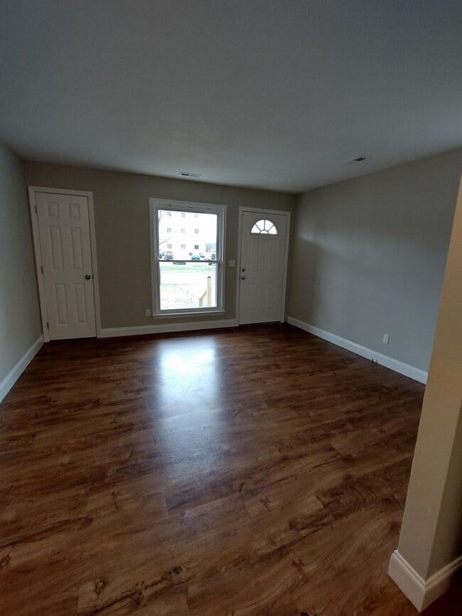 Building Photo - 5904 Graston Ave