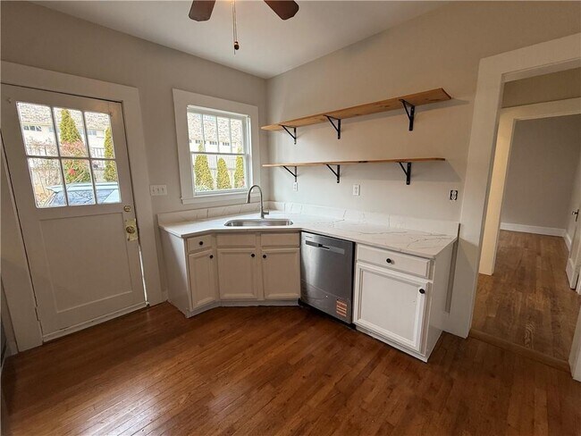 Foto del edificio - 620 Bradford St NW