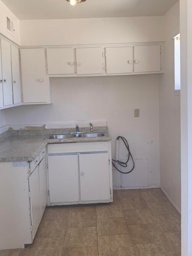 Foto del edificio - 703 Hilton Ave