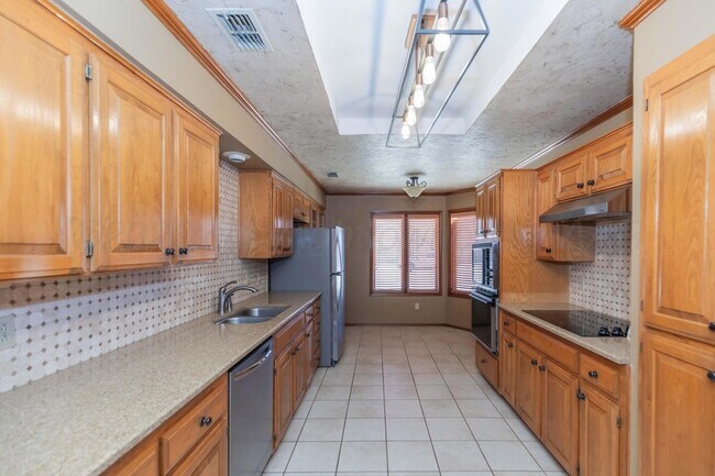 Foto del edificio - 3454 Gladstone Ln