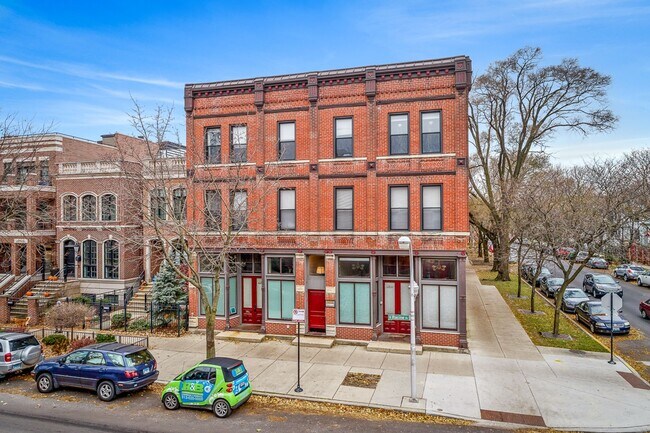 Foto del edificio - 2954 N Racine Ave
