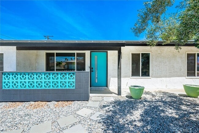 Building Photo - 2820 E Ventura Road
