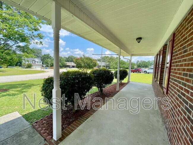 Foto del edificio - 172 Finch Rd