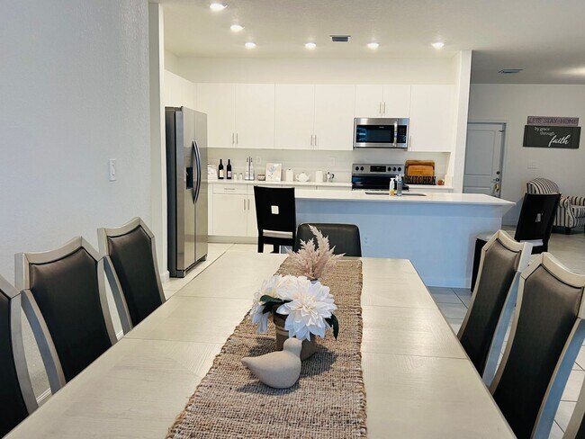 Building Photo - 5 Bedroom Single Family Home in Miami