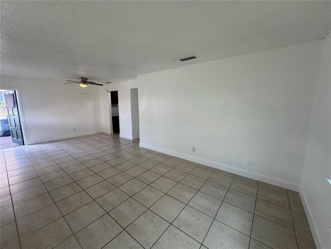 Foto del edificio - 6619 S West Shore Blvd
