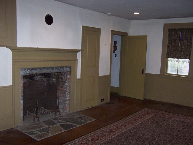 Building Photo - 241 North Rd