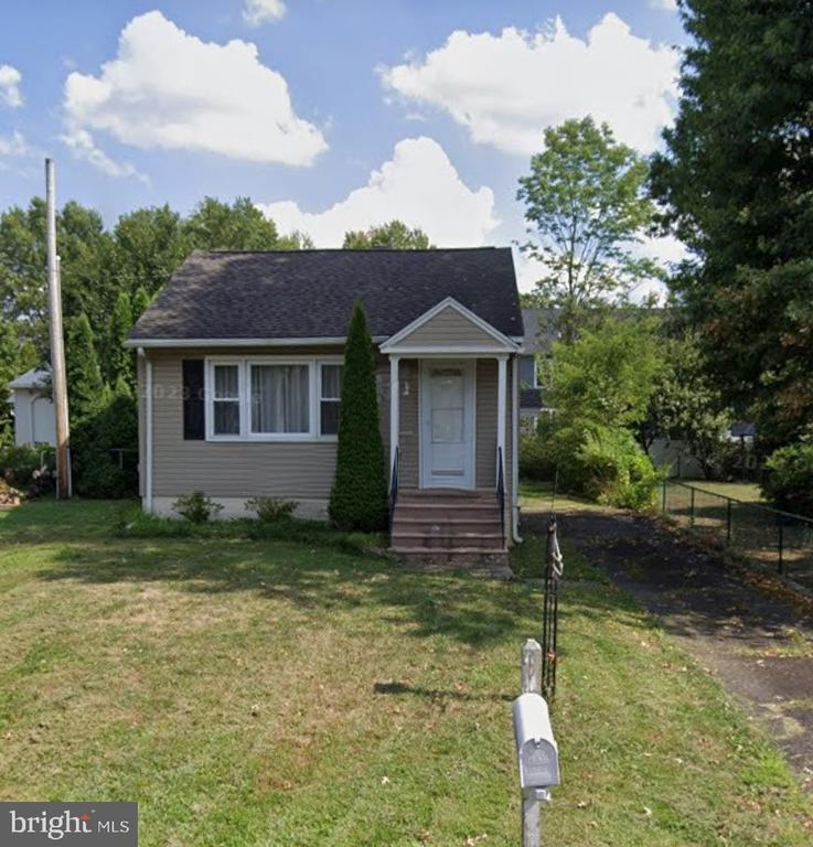 Primary Photo - 325 Laurel Ave