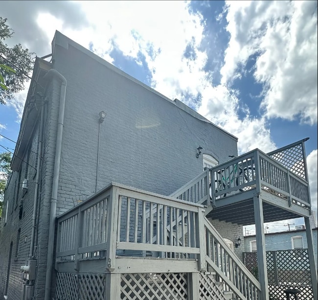 Building Photo - 1100 W Clay St