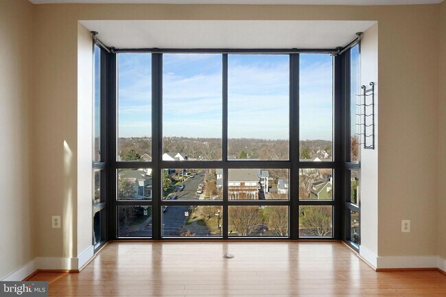 Building Photo - 1200 N Hartford St
