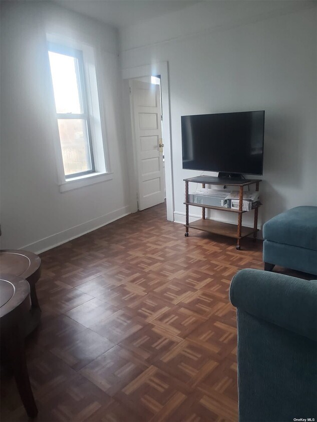 3307 Junction Blvd Unit 3, Queens, NY 11372 Room for Rent in Queens