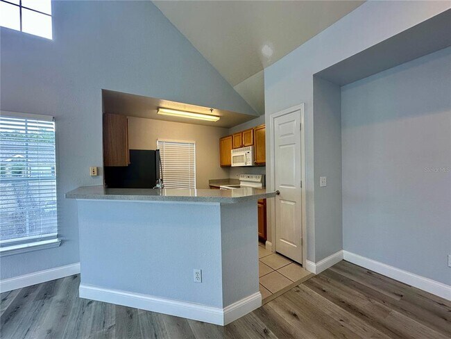 Foto del edificio - 9141 Lee Vista Blvd