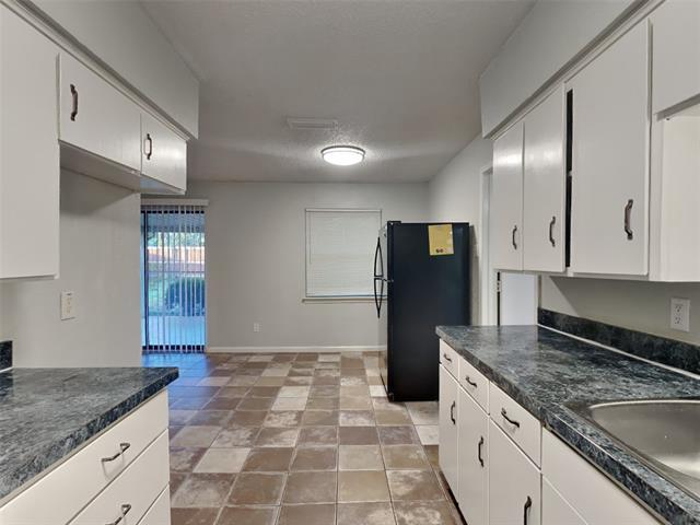 Building Photo - 623 Lazy River Dr