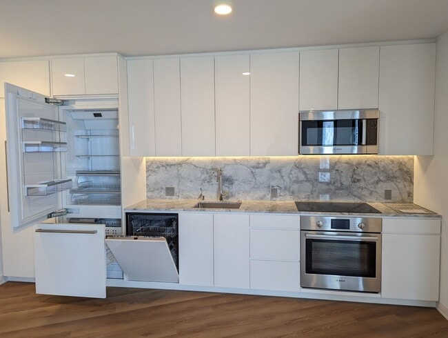 Building Photo - 2159