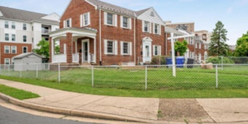 Foto principal - 700 N Oakland St