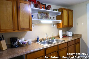 Building Photo - 1547 W Agarita Ave