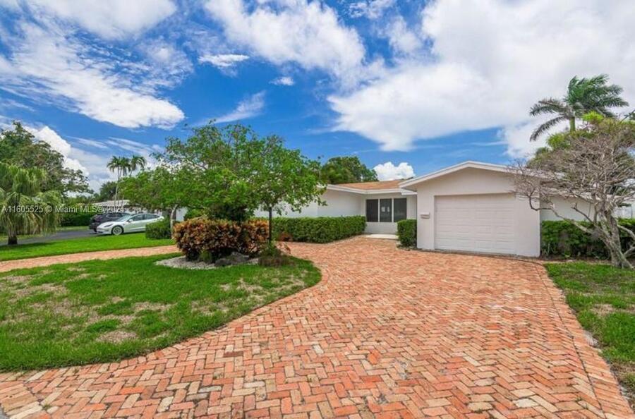 Foto principal - 2784 NE 30th St