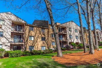 Building Photo - 23 Country Club Dr