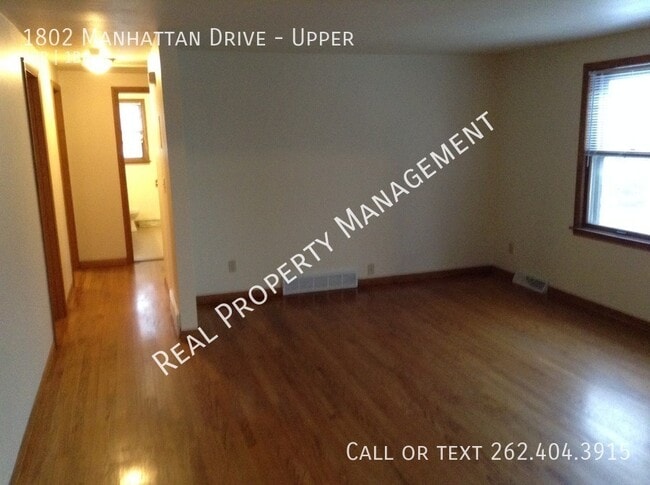 Building Photo - 1802 Manhattan Dr