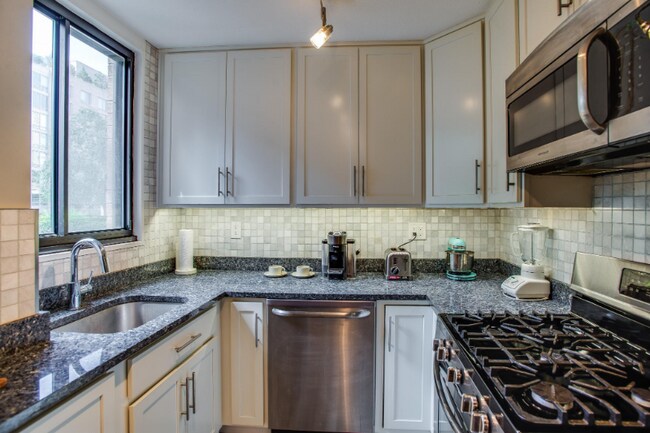 Foto del edificio - 2201 New Hampshire Ave NW