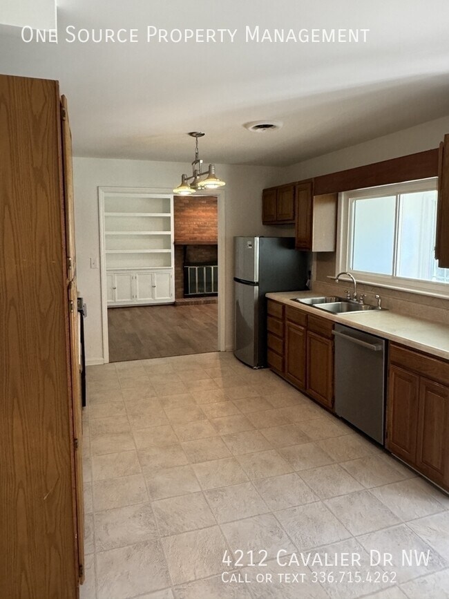 Foto del edificio - 4212 Cavalier Dr NW