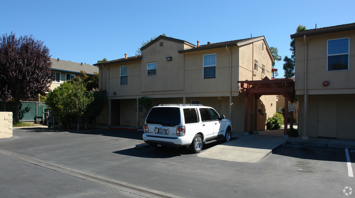 Building Photo - Pajaro Court