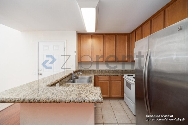 Building Photo - Unit 226