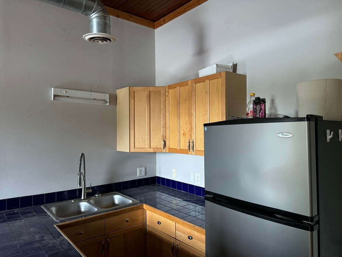 Primary Photo - 30 Hartwell St